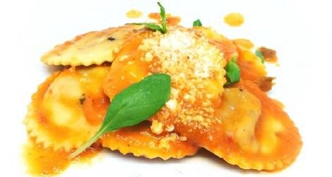 domates soslu domates mozzarellali dolgulu tortelli